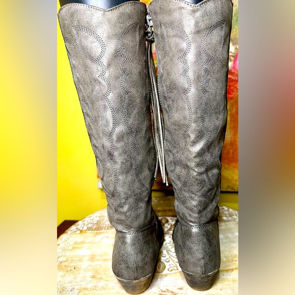 EUC Rampage “Telula” Shimmery Metallic Western Style Boot. Size 7.5 in *Pewter - Picture 8 of 13